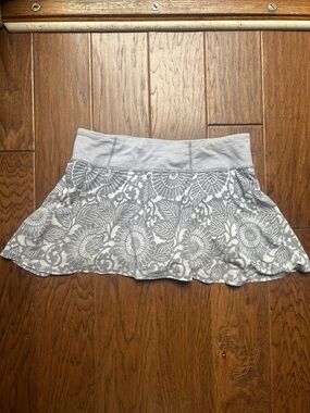 lululemon athletica Gray Skirt Sz 6